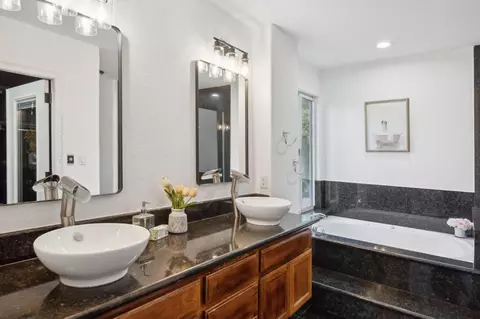 Bath - 1680 Tahoe Cir, Tracy, CA 95376 photo 1 of 4