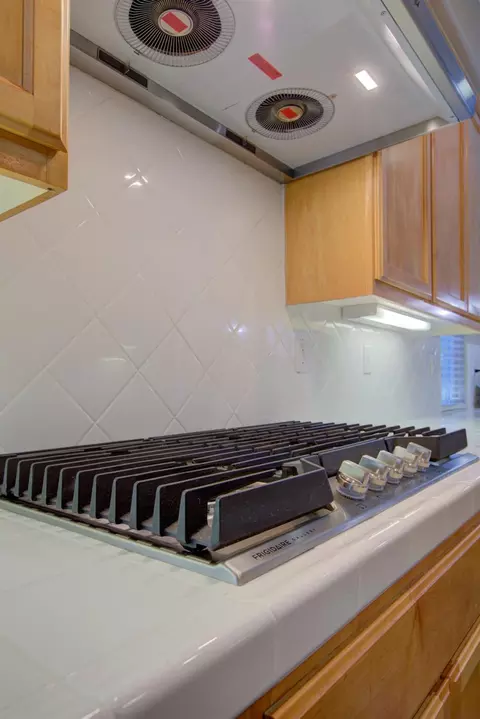 Kitchen - 512 Squash Creek Ln, Patterson, CA 95363 photo 9 of 10
