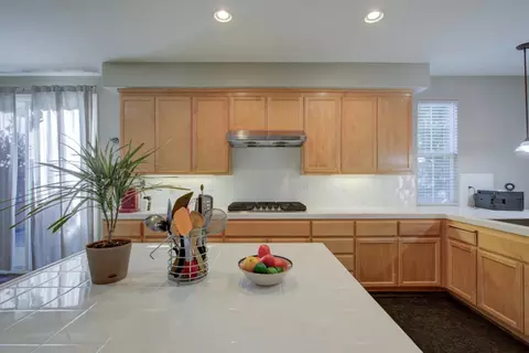 Kitchen - 512 Squash Creek Ln, Patterson, CA 95363 photo 3 of 10