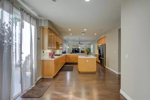 Kitchen - 512 Squash Creek Ln, Patterson, CA 95363 photo 5 of 10