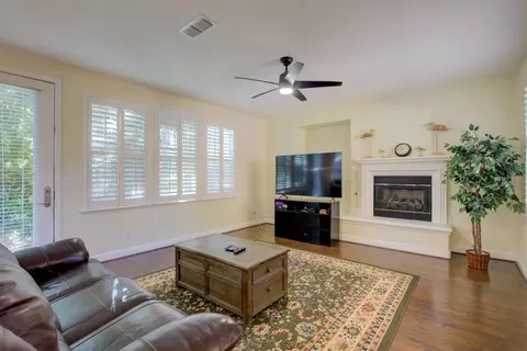 Living - 512 Squash Creek Ln, Patterson, CA 95363 photo 1 of 2