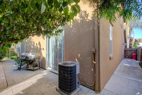 Exterior - 512 Squash Creek Ln, Patterson, CA 95363 photo 14 of 15