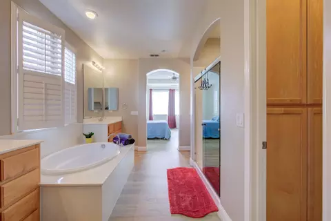 Entry Way - 512 Squash Creek Ln, Patterson, CA 95363 photo 10 of 12