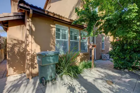 Exterior - 512 Squash Creek Ln, Patterson, CA 95363 photo 11 of 15