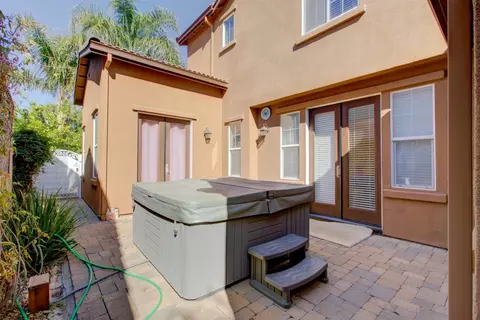 Exterior - 512 Squash Creek Ln, Patterson, CA 95363 photo 7 of 15