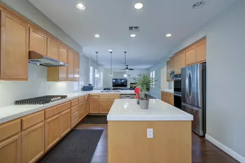 Kitchen - 512 Squash Creek Ln, Patterson, CA 95363 photo 4 of 10