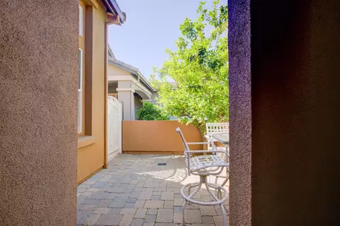 Exterior - 512 Squash Creek Ln, Patterson, CA 95363 photo 4 of 15