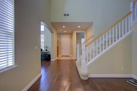 Entry Way - 512 Squash Creek Ln, Patterson, CA 95363 photo 4 of 12
