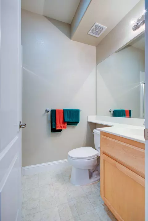 Bath - 512 Squash Creek Ln, Patterson, CA 95363 photo 1 of 8