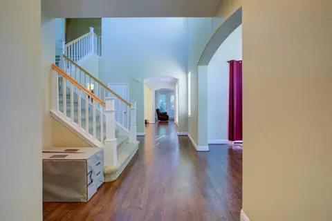 Entry Way - 512 Squash Creek Ln, Patterson, CA 95363 photo 2 of 12