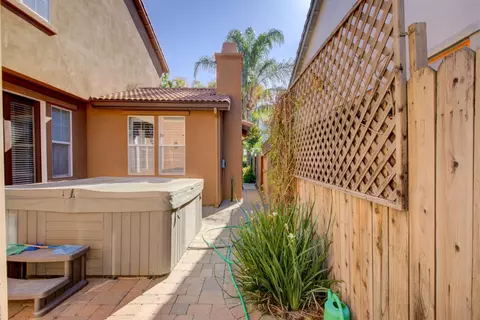 Exterior - 512 Squash Creek Ln, Patterson, CA 95363 photo 8 of 15