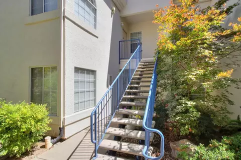 Exterior - 2804 Beachcomber Dr, Rocklin, CA 95677 photo 1 of 10