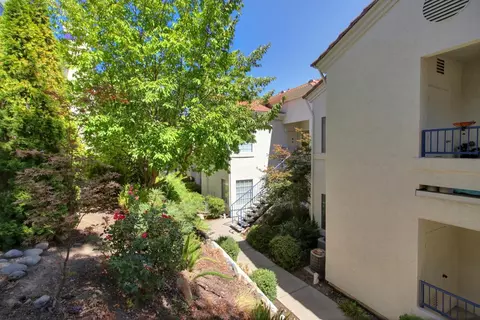 Exterior - 2804 Beachcomber Dr, Rocklin, CA 95677 photo 6 of 10