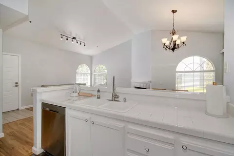 Kitchen - 2804 Beachcomber Dr, Rocklin, CA 95677 photo 2 of 2