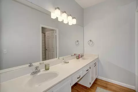 Bath - 2804 Beachcomber Dr, Rocklin, CA 95677 photo 2 of 5