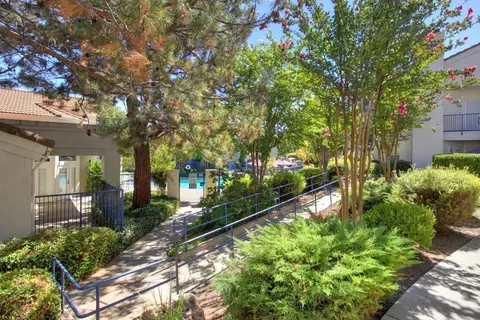 Exterior - 2804 Beachcomber Dr, Rocklin, CA 95677 photo 7 of 10