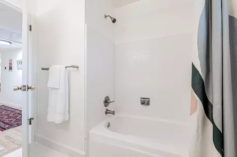 Bath - 907 Villanova Dr, Davis, CA 95616 photo 3 of 3