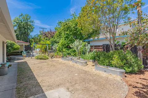 Exterior - 907 Villanova Dr, Davis, CA 95616 photo 12 of 13