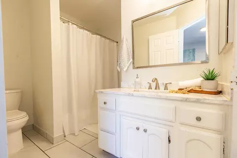 Bath - 4029 Dale Rd #D, Modesto, CA 95356 photo 4 of 4