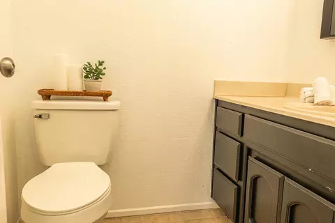 Bath - 4029 Dale Rd #D, Modesto, CA 95356 photo 3 of 4