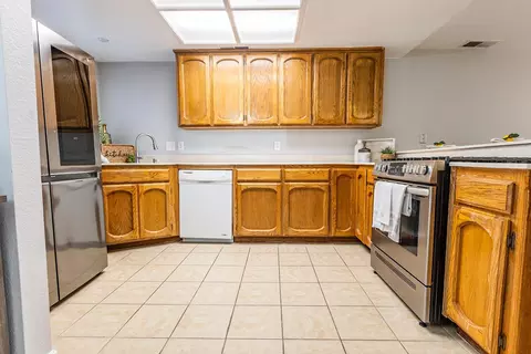 Kitchen - 4029 Dale Rd #D, Modesto, CA 95356 photo 2 of 3
