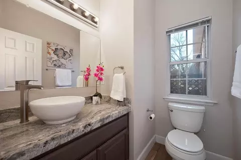 Bath - 3710 Sutter Hill Ln, Carmichael, CA 95608 photo 3 of 6