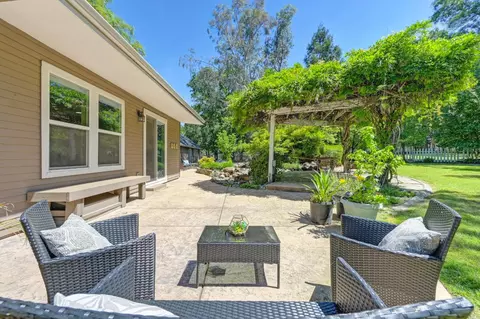 Exterior - 3710 Sutter Hill Ln, Carmichael, CA 95608 photo 11 of 36