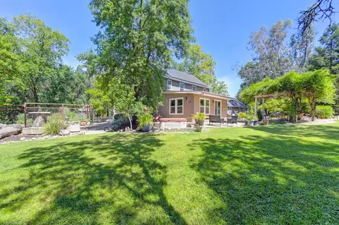 Exterior - 3710 Sutter Hill Ln, Carmichael, CA 95608 photo 10 of 36