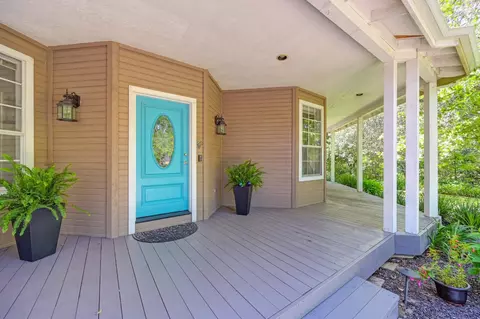 Exterior - 3710 Sutter Hill Ln, Carmichael, CA 95608 photo 5 of 36