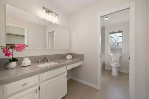 Bath - 3710 Sutter Hill Ln, Carmichael, CA 95608 photo 4 of 6