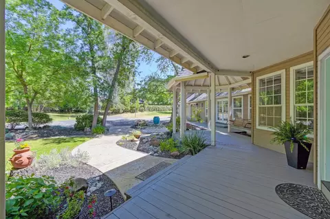 Exterior - 3710 Sutter Hill Ln, Carmichael, CA 95608 photo 4 of 36