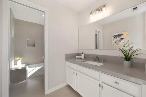 Bath - 3710 Sutter Hill Ln, Carmichael, CA 95608 photo 6 of 6