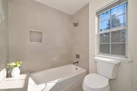 Bath - 3710 Sutter Hill Ln, Carmichael, CA 95608 photo 5 of 6