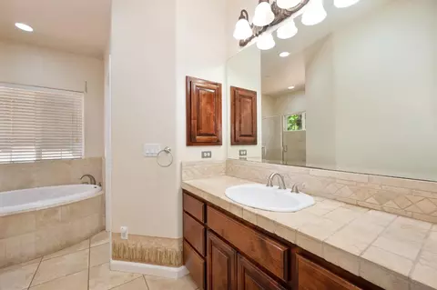 Bath - 11569 Ball Rd, Grass Valley, CA 95949 photo 3 of 7