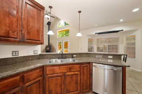 Kitchen - 11569 Ball Rd, Grass Valley, CA 95949 photo 3 of 10
