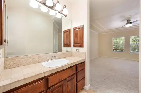 Bath - 11569 Ball Rd, Grass Valley, CA 95949 photo 2 of 7