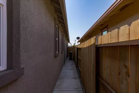 Entry Way - 1639 Carson River Loop, Lincoln, CA 95648 photo 6 of 6