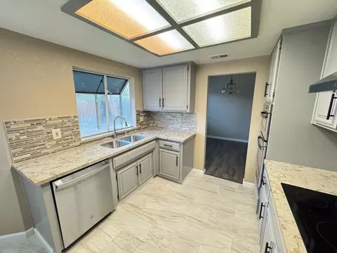 2232 NE Manitoba Ct, Modesto, CA 95356 photo 7