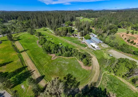 13615 Mccourtney Rd, Grass Valley, CA 95949