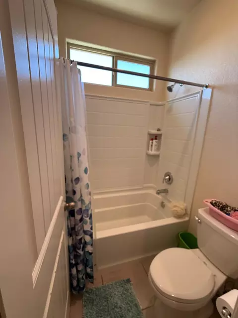 Bath - 3751 De Soto Way, Merced, CA 95340 photo 3 of 10
