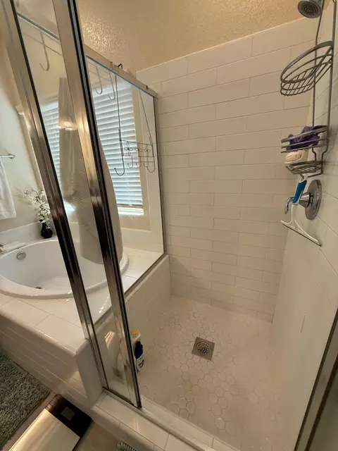 Bath - 3751 De Soto Way, Merced, CA 95340 photo 7 of 10