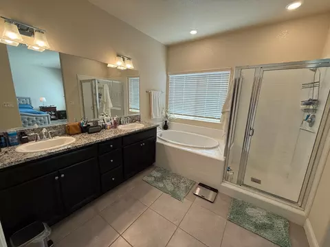 Bath - 3751 De Soto Way, Merced, CA 95340 photo 5 of 10