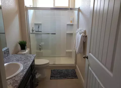 Bath - 3751 De Soto Way, Merced, CA 95340 photo 8 of 10