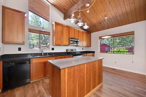 Kitchen - 17870 Orchard Pl, Applegate, CA 95703 photo 4 of 5