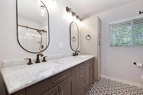 Bath - 17870 Orchard Pl, Applegate, CA 95703 photo 2 of 5