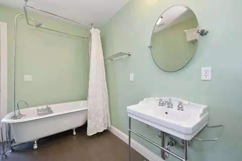 Bath - 17870 Orchard Pl, Applegate, CA 95703 photo 4 of 5