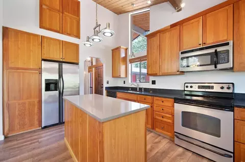 Kitchen - 17870 Orchard Pl, Applegate, CA 95703 photo 3 of 5
