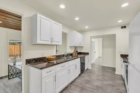 Kitchen - 3000 Mission Ave, Carmichael, CA 95608 photo 4 of 5