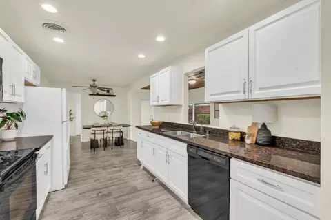Kitchen - 3000 Mission Ave, Carmichael, CA 95608 photo 2 of 5