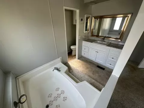 Bath - 95 Casa Grande Dr, Red Bluff, CA 96080 photo 2 of 2